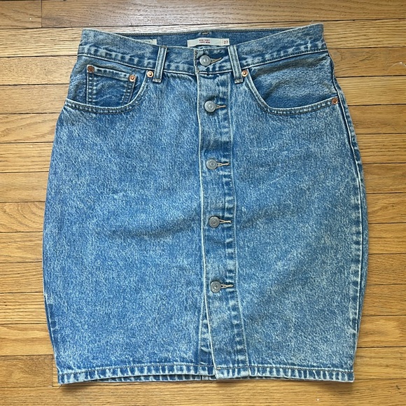 Levi’s denim skirt - Picture 1 of 7